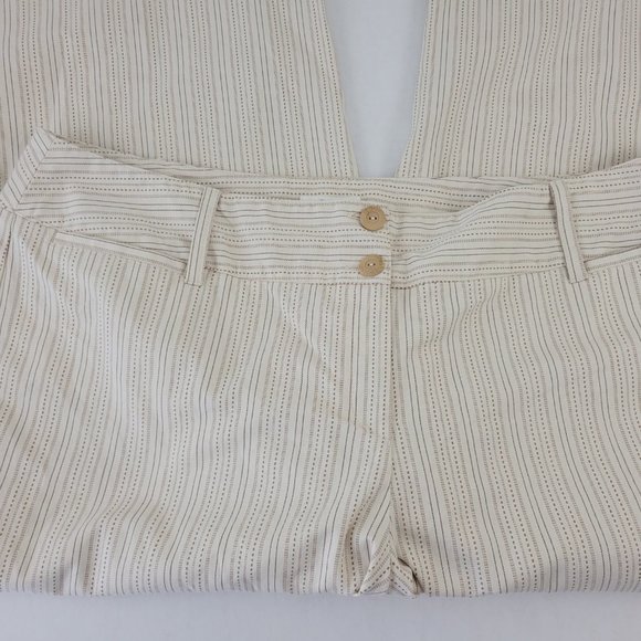 Cato Women’s Plus Capris Beige Dot Striped - Picture 2 of 9